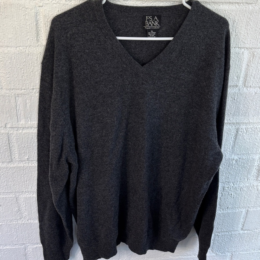 Jos. A. Bank Cashmere Charcoal V-Neck Long Sleeve Sweater for Men size XL